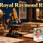 Royal Raymond Rife – Anna und Herbert - Herbert Eder - Frequenzforscher Altes Messingmikroskop neben Büchern unter dem Titel Royal Raymond Rife.