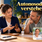 Autonosoden verstehen – Anna und Herbert - Herbert Eder - Frequenzforscher Zwei Erwachsene besprechen ein neutrales braunes Fläschchen und Globuli am Tisch als Symbol für die Einordnung von Autonosoden. Porträtbadge Anna und Herbert rechts unten.