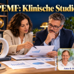 PEMF: Klinische Studien – Anna und Herbert - Herbert Eder - Frequenzforscher Zwei Erwachsene prüfen Studienunterlagen neben einer symbolischen Magnetspule zum Thema klinische PEMF-Forschung. Porträtbadge Anna und Herbert rechts unten.