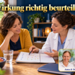 Wirkung richtig beurteilen – Anna und Herbert - Herbert Eder - Frequenzforscher Zwei Frauen, eine im weißen Mantel, besprechen ein Tagebuch unter dem Titel Wirkung richtig beurteilen.