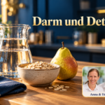 Darm und Detox - Herbert Eder - Frequenzforscher Wasserkaraffe, Birne und eine Schale Haferflocken auf einem Holztisch mit dunkelblauem Tuch. Anna und Herbert sind rechts unten im Porträt-Badge zu sehen.