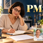 PMS – Anna und Herbert - Herbert Eder - Frequenzforscher Frau schreibt an einem hellen Tisch in ihr Befindlichkeitstagebuch; daneben liegt ein Kalender. Porträtbadge Anna und Herbert rechts unten.