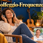 Solfeggio-Frequenzen – Anna und Herbert - Herbert Eder - Frequenzforscher Eine Frau hört Musik über Kopfhörer; Gitarre und Klangschale im Hintergrund symbolisieren Solfeggio-Musik. Porträtbadge Anna und Herbert rechts unten.